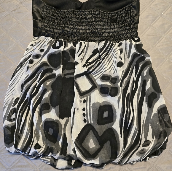 New without tags Charlotte Russe strapless bubble bottom top. - Picture 4 of 7